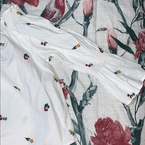 Off shoulder white blouse - Picture 2 of 3